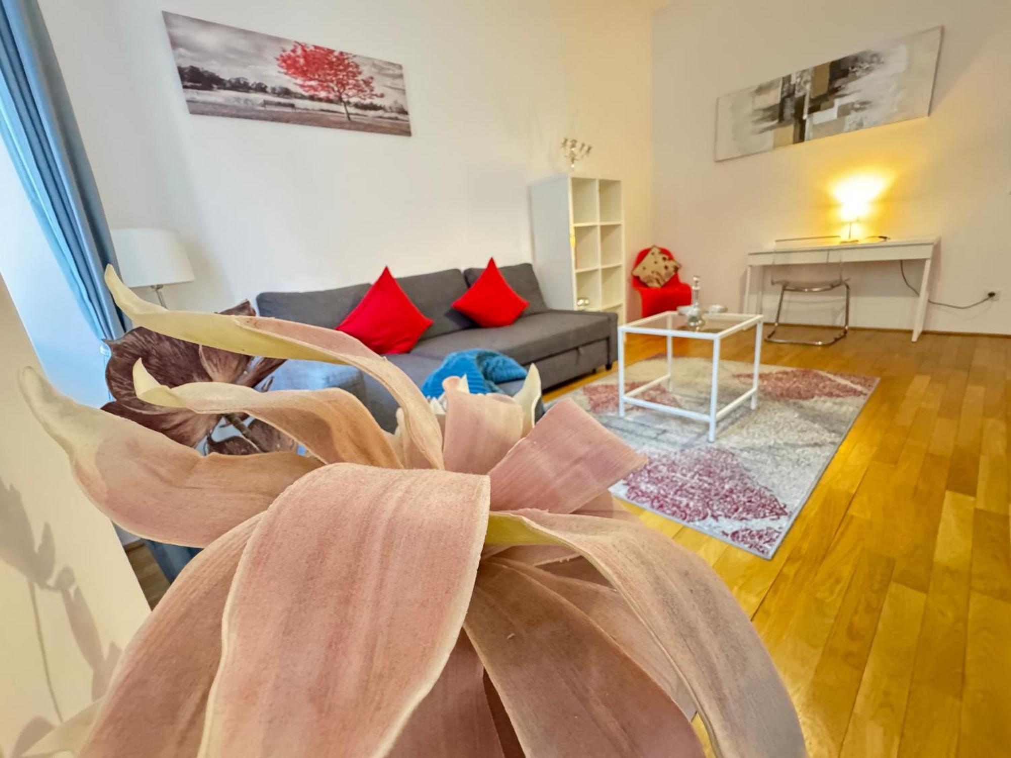 Charming Flat & Balcony Near Central Station L Bg5 Відень Екстер'єр фото